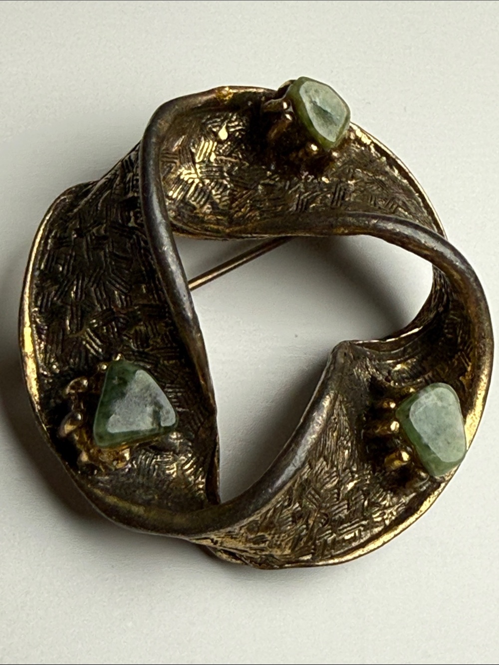 Vintage brutalist Green Stone Circle Brooch MCM nugget pin - Picture 3 of 14